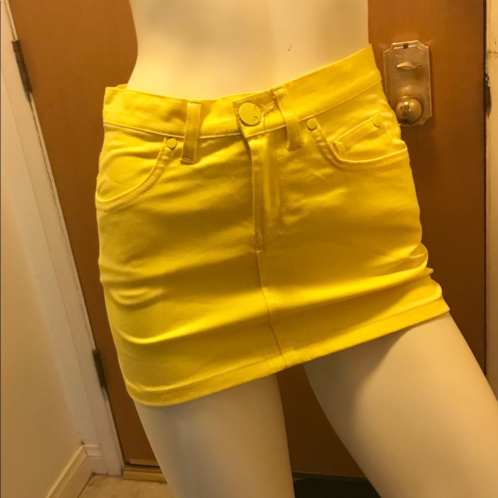 Yellow mini skirt